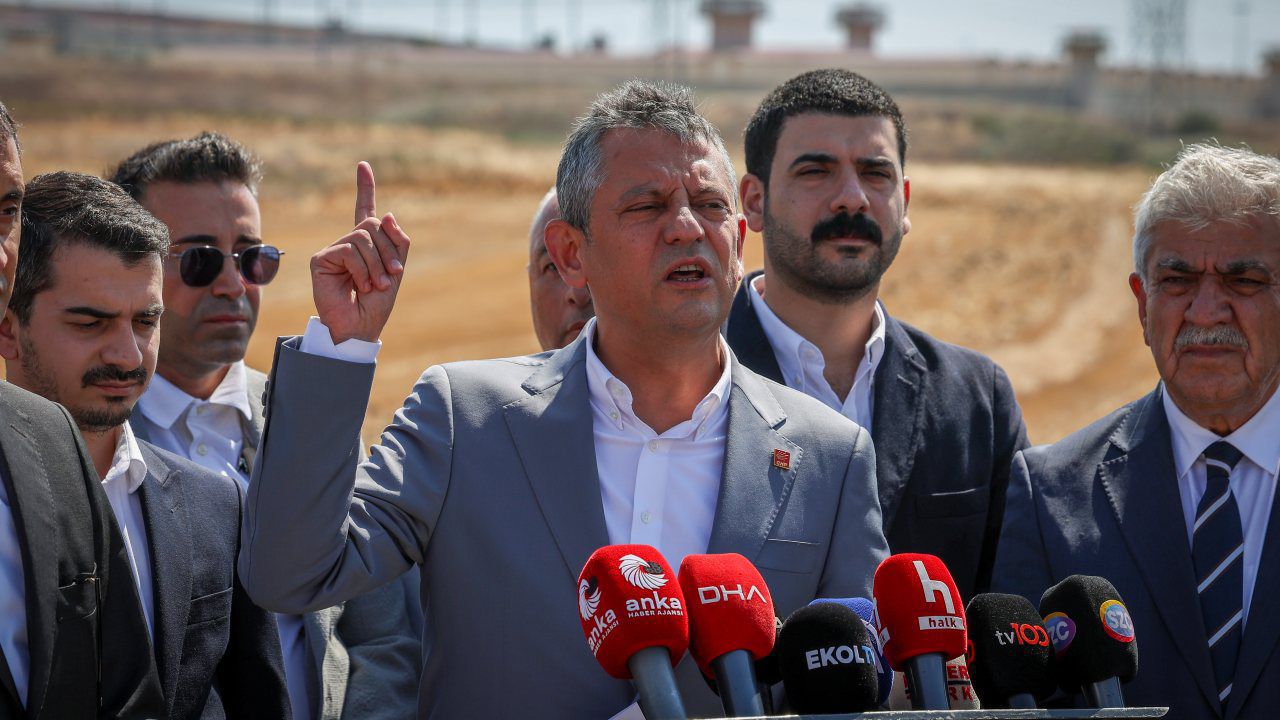 Özgür Özel'den Özlem Çerçioğlu açıklaması: 'Ya içeriye tıkıl ya AK Parti’ye katıl' formülü...