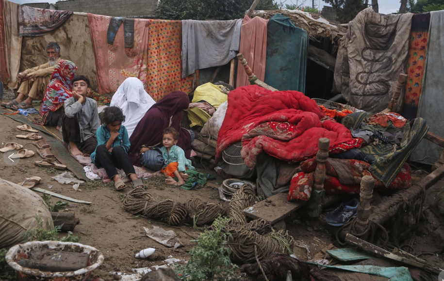 Pakistan'ın, kuzeybatı bölgesinde 270'den fazla kişi Muson yağmurlarına bağlı sel felaketi nedeniyle hayatını kaybetti.