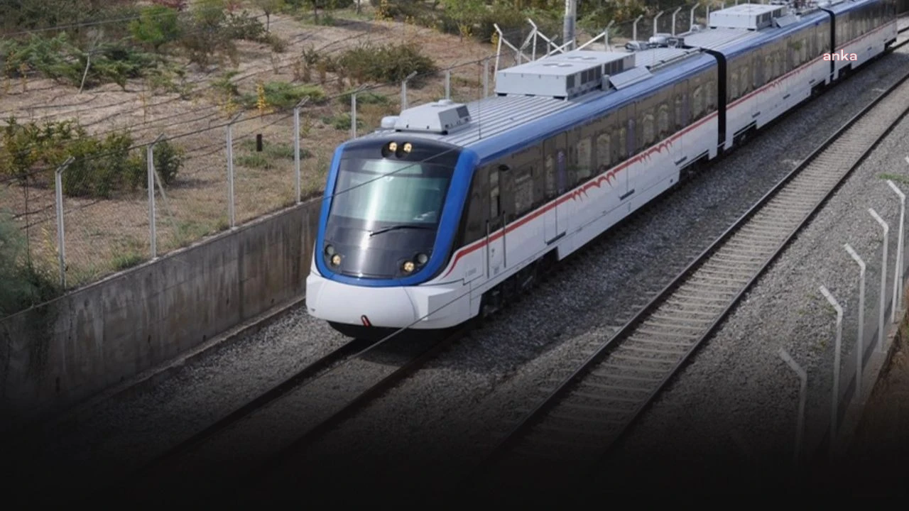 Kamu emekçilerinin iş bırakma eylemi İZBAN seferlerini durdurdu