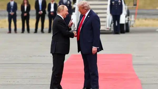 Trump'tan Rusya'ya Ukrayna uyarısı: 'Ya yaptırım ya da 'bu sizin kavganız' diyeceğiz'