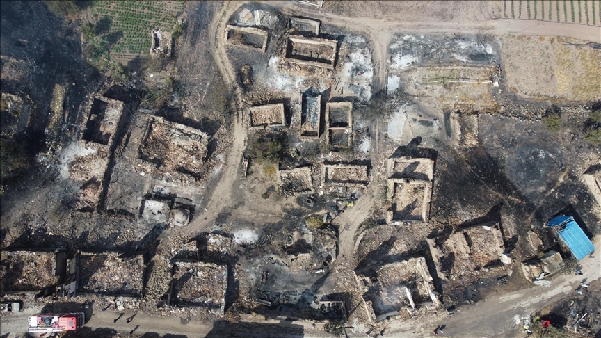 İzmir ve Bilecik'te yangında zarar gören köy evlerinin yapımına başlanıyor