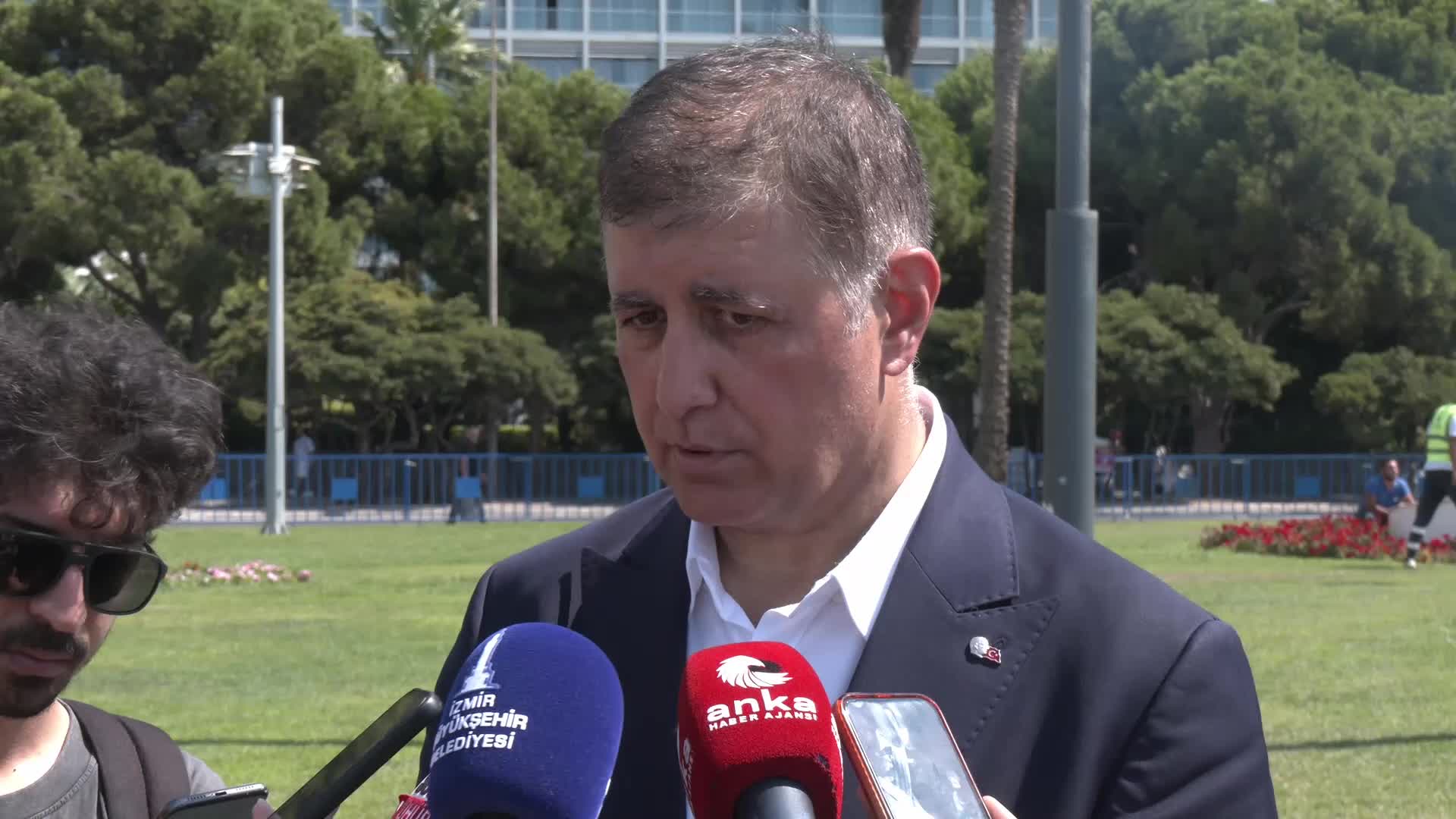 İzmir Büyükşehir Belediye Başkanı Tugay, gazetecilerin sorularını yanıtladı