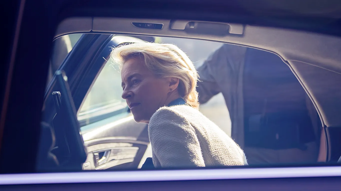 Bulgar milliyetçileri, von der Leyen’in içinde olduğunu sandıkları aracı hedef aldı