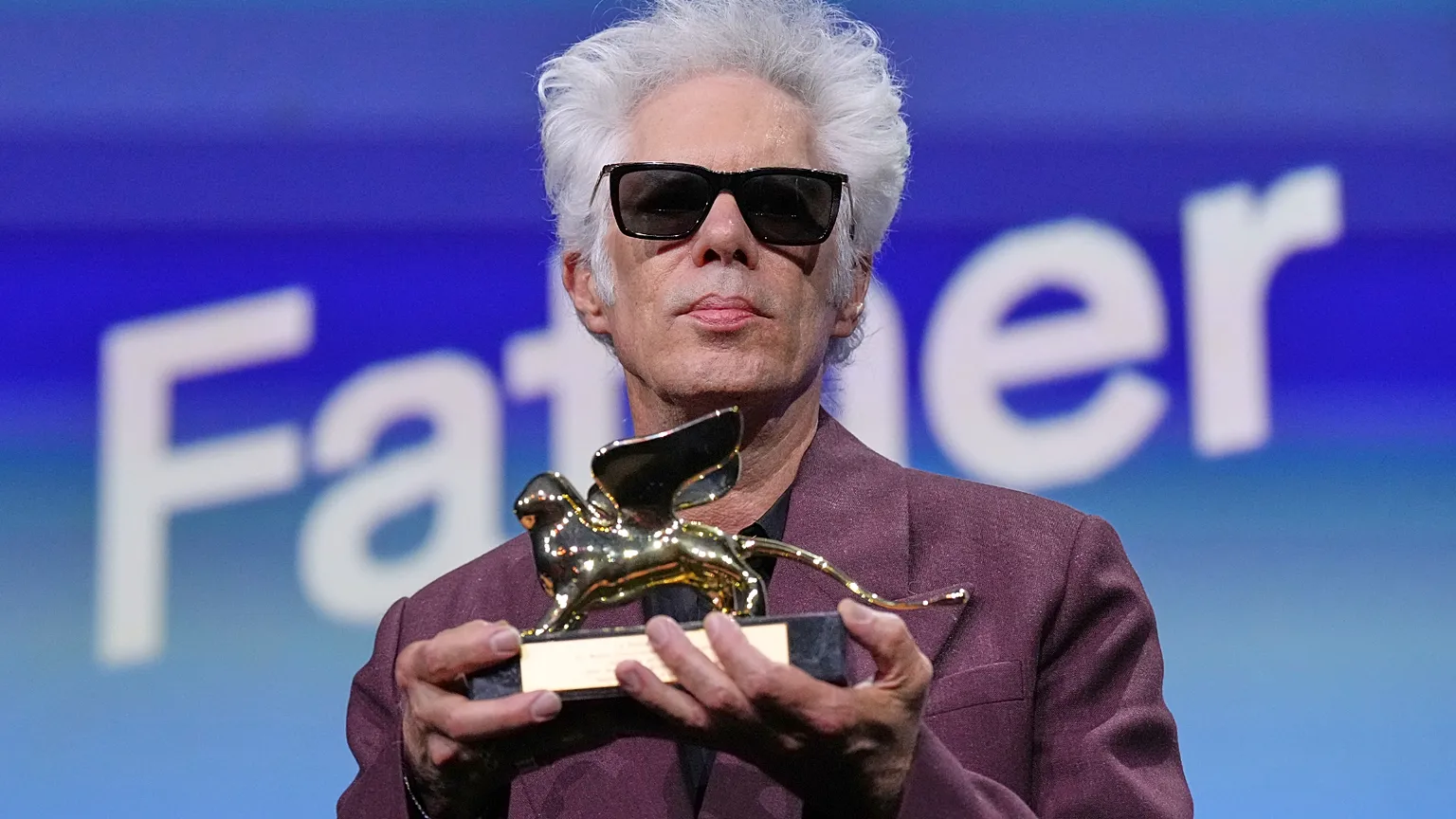 Jim Jarmusch 'Anne Baba Kız Kardeş Erkek Kardeş' filmiyle Venedik’te Altın Aslan kazandı