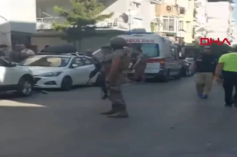 İzmir'de polis merkezine silahlı saldırı: 2 polis şehit, 1 polis ağır yaralı