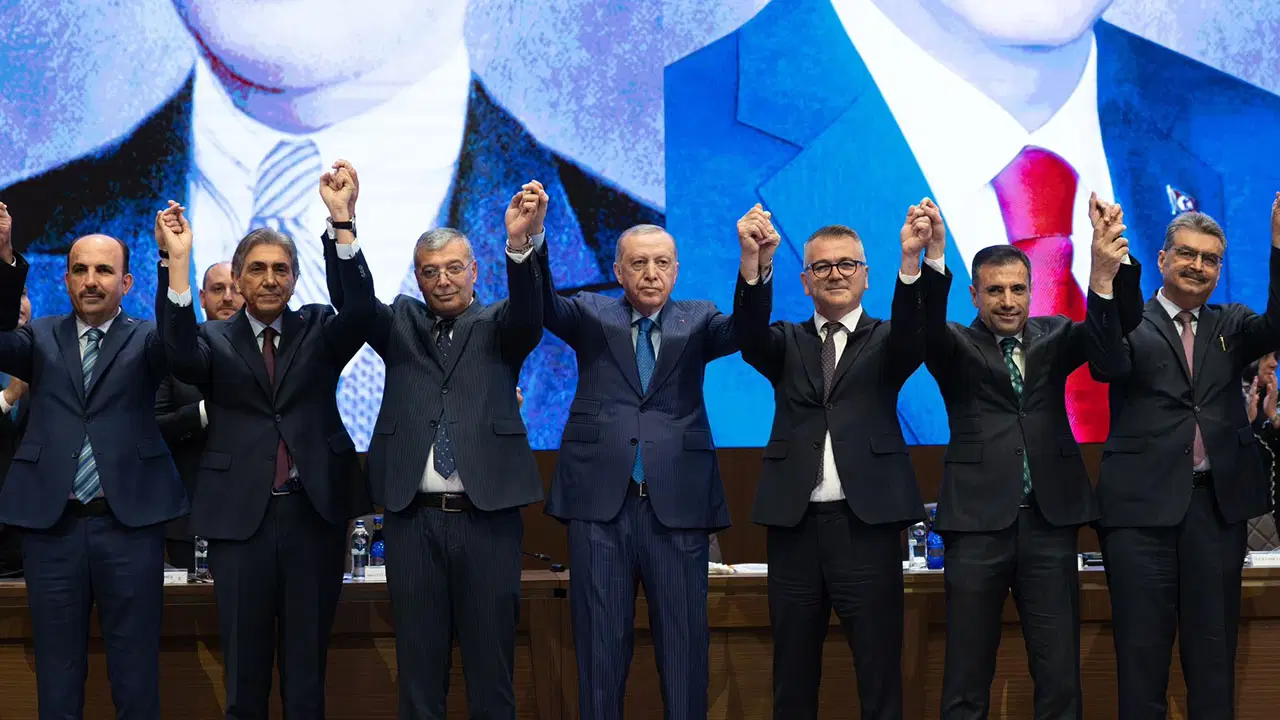 İki belediye başkanı daha AKP'ye geçti!