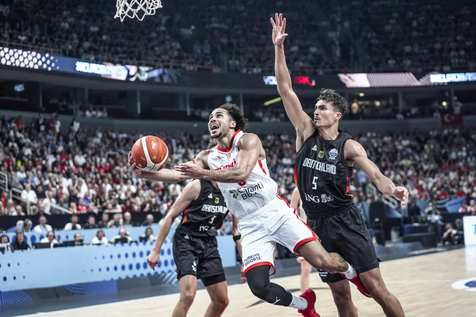 12 Dev Adam, EuroBasket'i gümüş madalyayla tamamladı