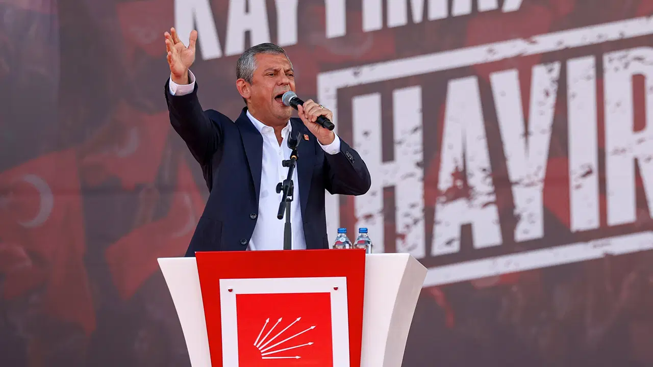 Gözler ona çevrilmişti... Ertelenen 'kurultay davası' sonrası Özgür Özel'den ilk mesaj