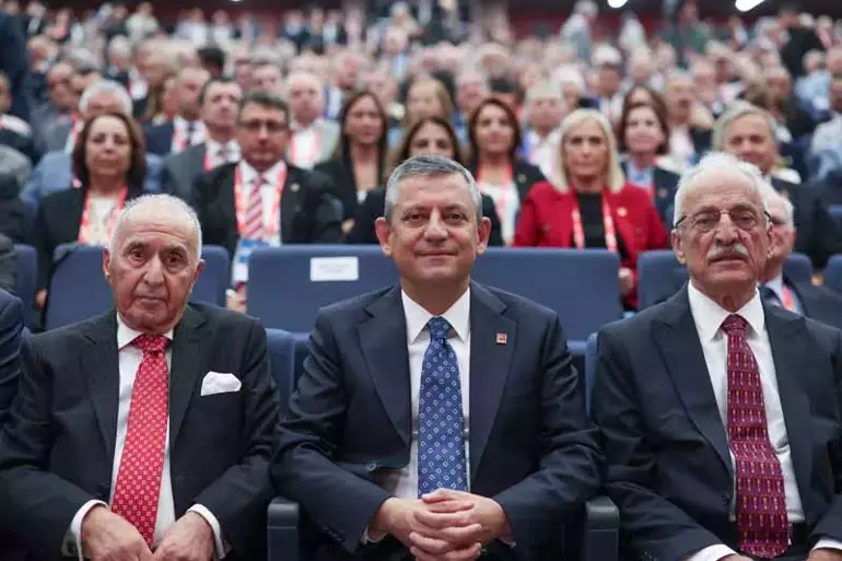 Özgür Özel, yeniden genel başkan seçildi