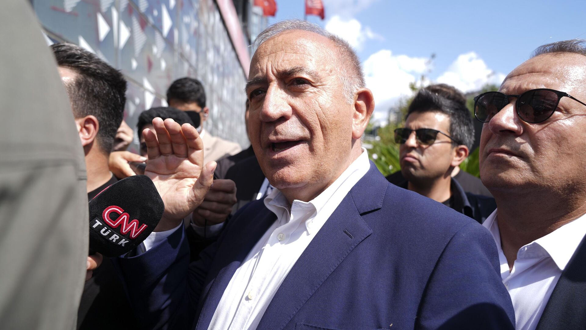 Gürsel Tekin ve Barış Yarkadaş CHP'den ihraç edildi