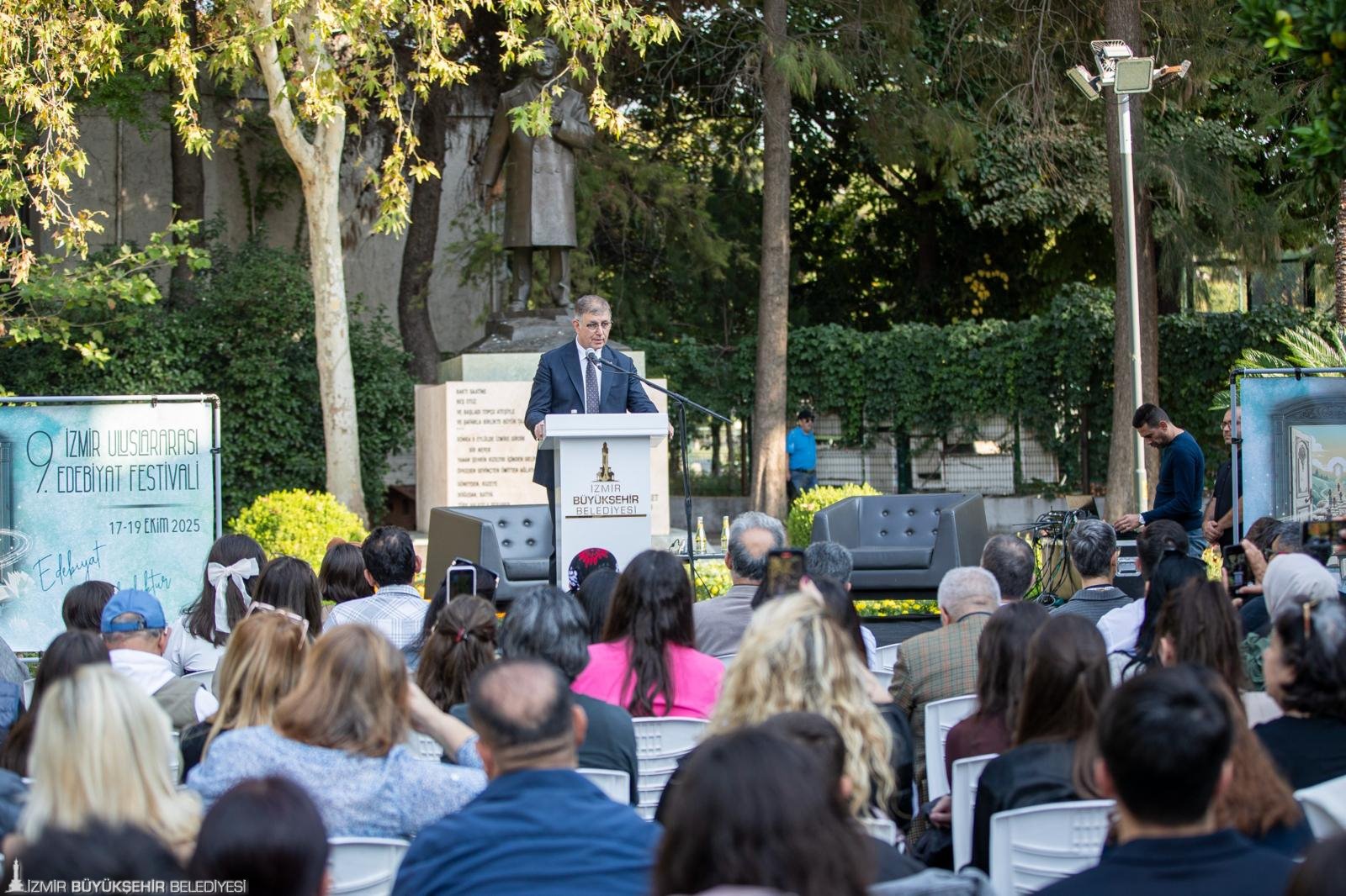 İzmir Uluslararası Edebiyat Festivali başladı