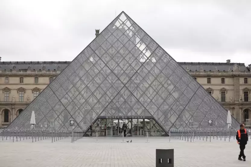Fransa'yı sarsan soygun! Louvre Müzesi'nden çalınan eserlerin değeri belli oldu