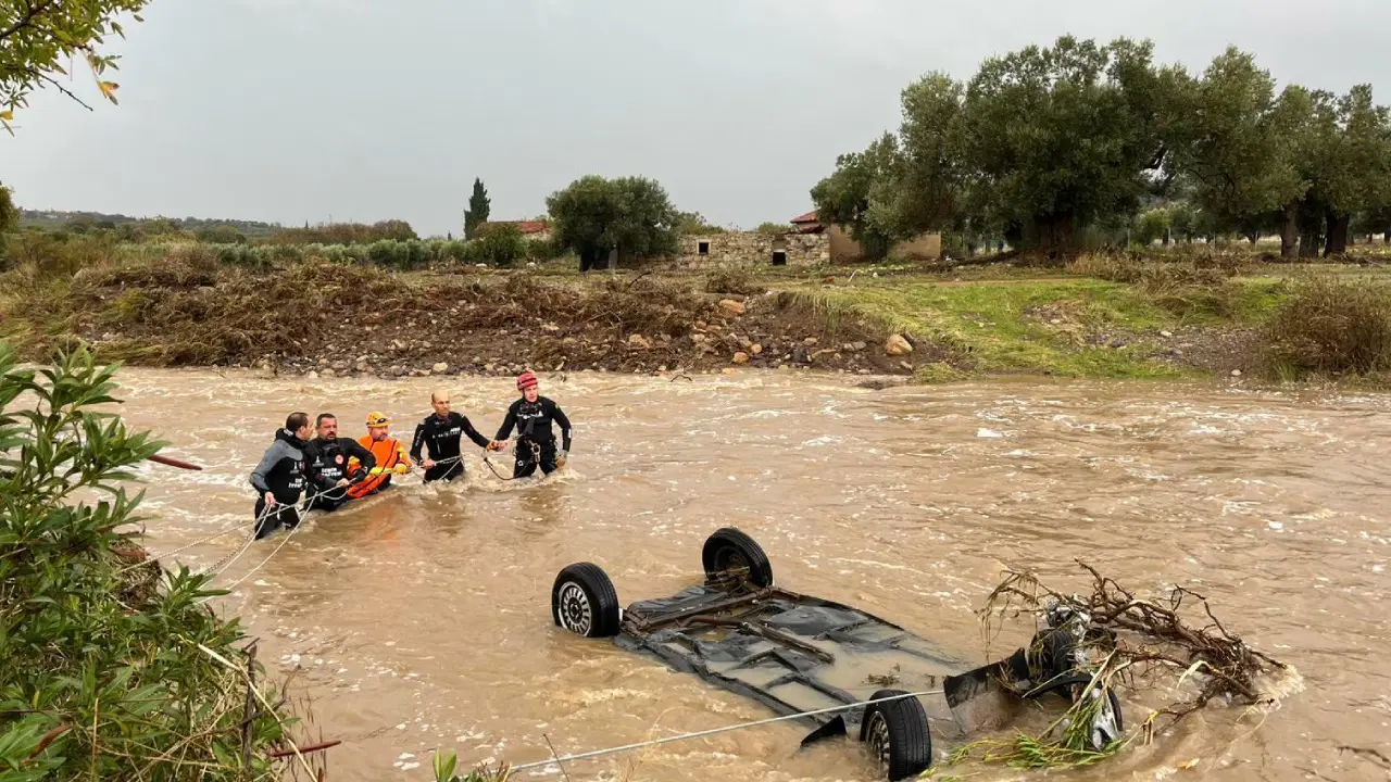 İzmir Foça'da Sel felaketi
