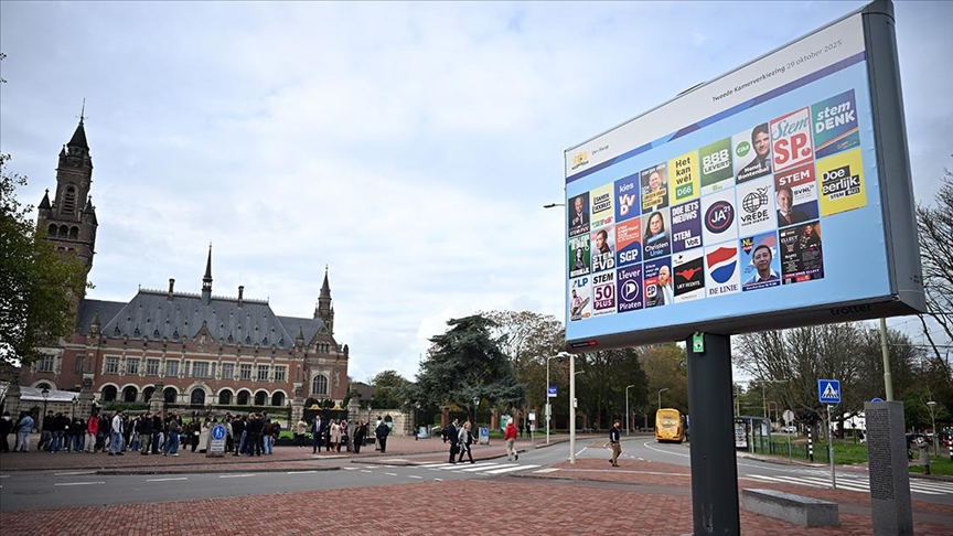 Hollanda yarın sandık başına gidiyor