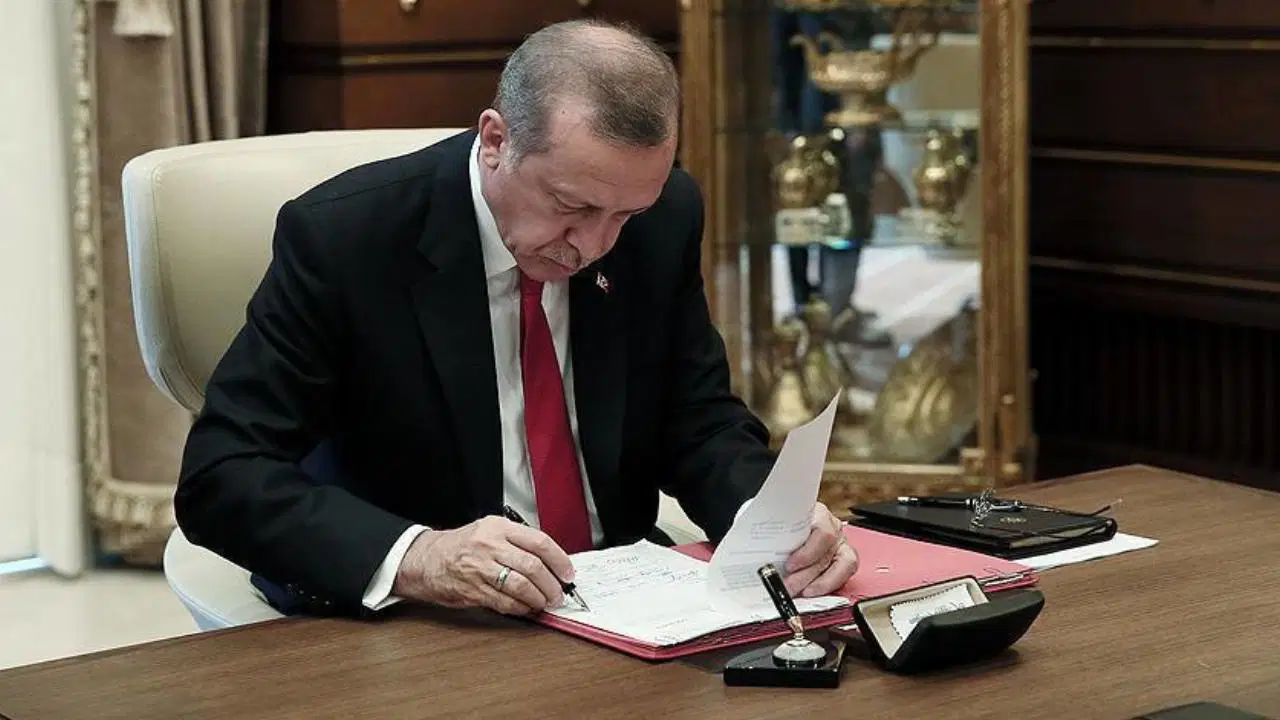 Cumhurbaşkanı Erdoğan imzaladı: Atama ve görevden alma kararları Resmi Gazete'de!