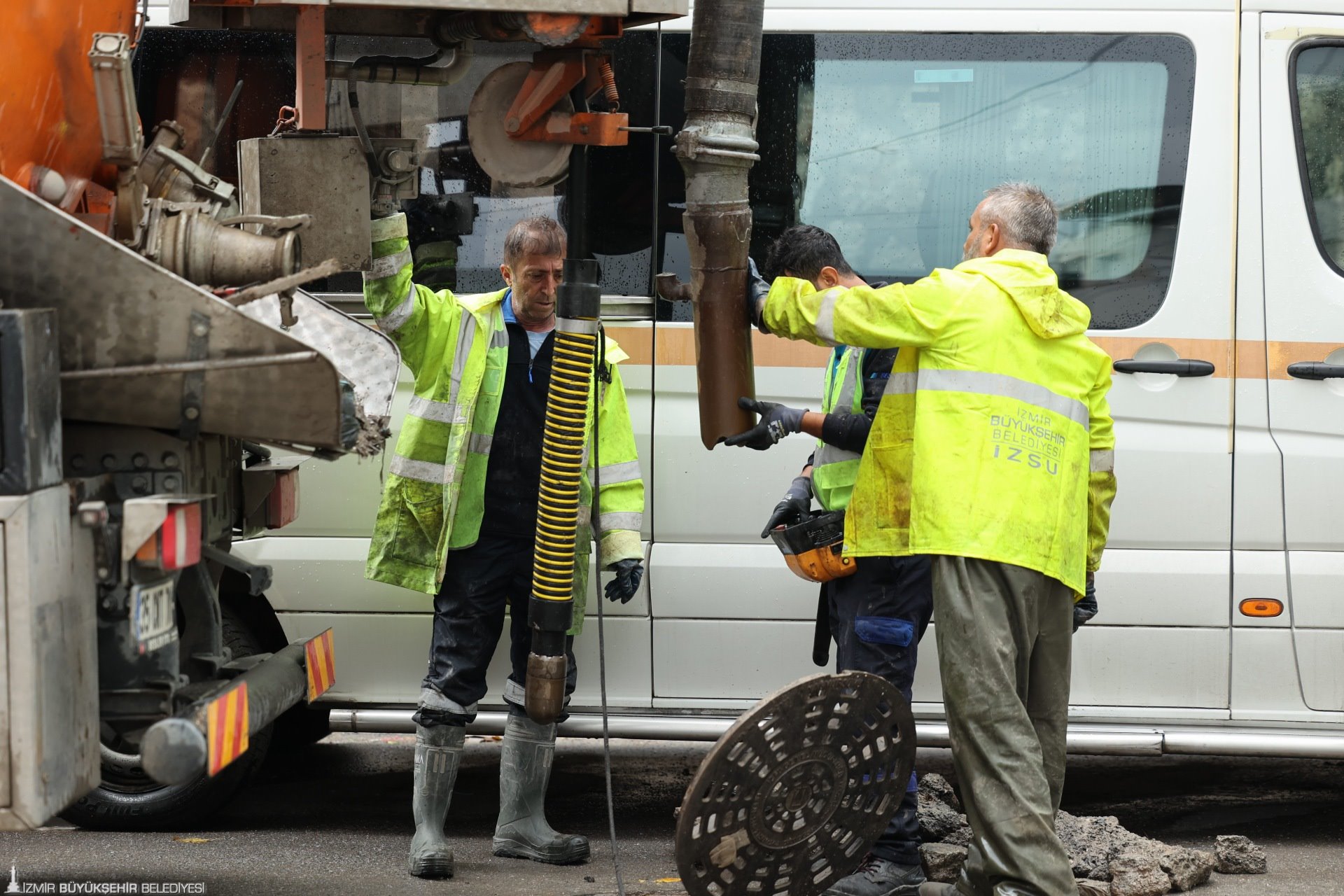 İzmir’de yağış seferberliği: 750 personel, 210 araç ve 24 saat nöbet sistemi