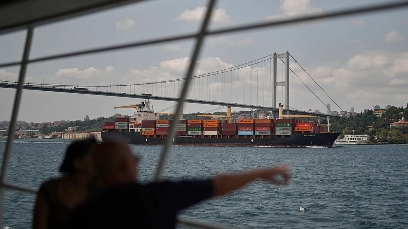 Türk bayraklı tanker Ukrayna'da drone'larla vuruldu