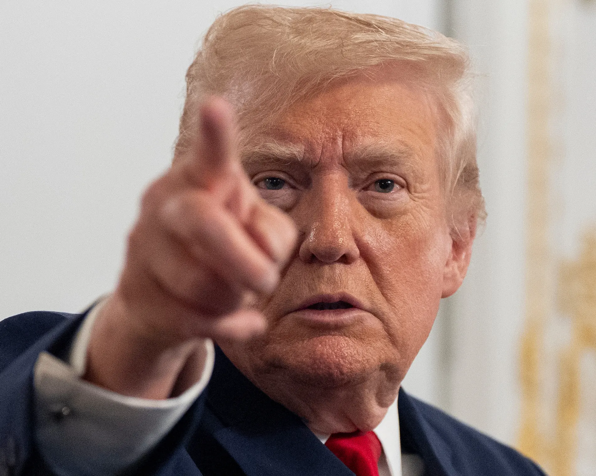 Trump, Ulusal Muhafızlar'daki silahlı saldırının ardından "üçüncü dünya ülkelerinden" göçü "kalıcı olarak durduracağını" söyledi.