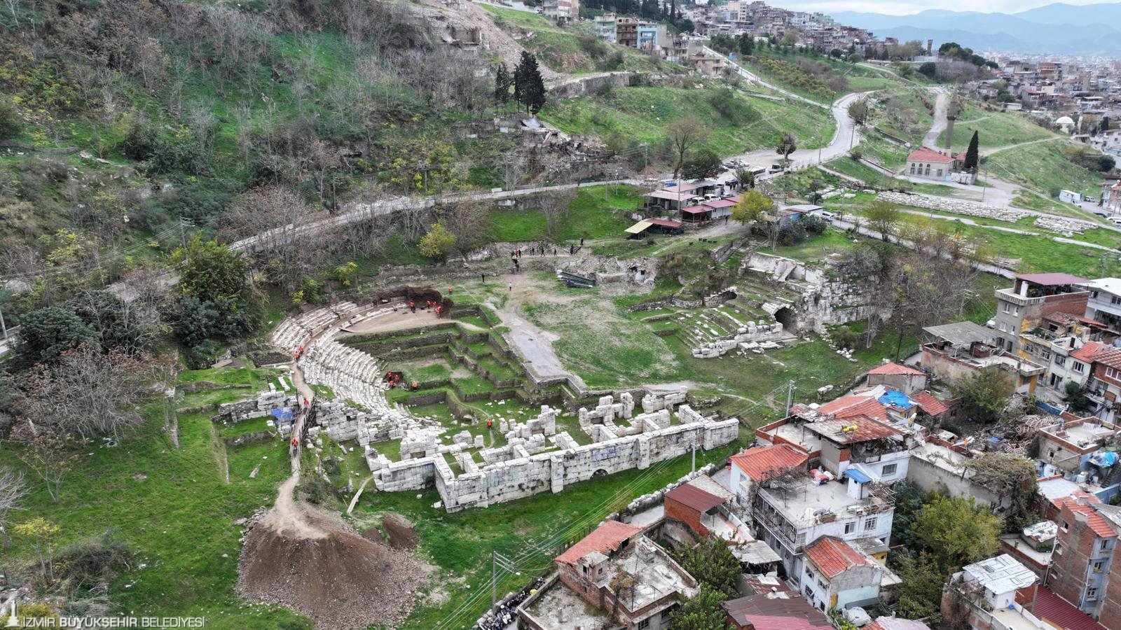 Smyrna Tiyatrosu gün yüzüne çıkıyor