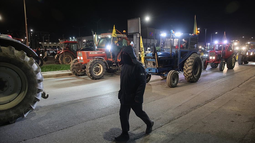 Yunanlı çiftçiler Türkiye sınırını kapattı
