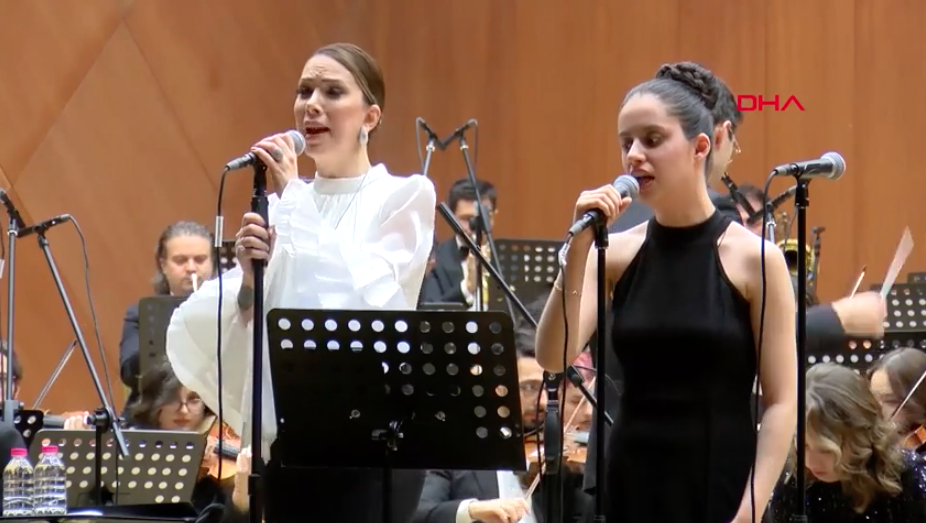 Tuğba Özerk, özel gereksinimli öğrencilerle farkındalık konseri verdi