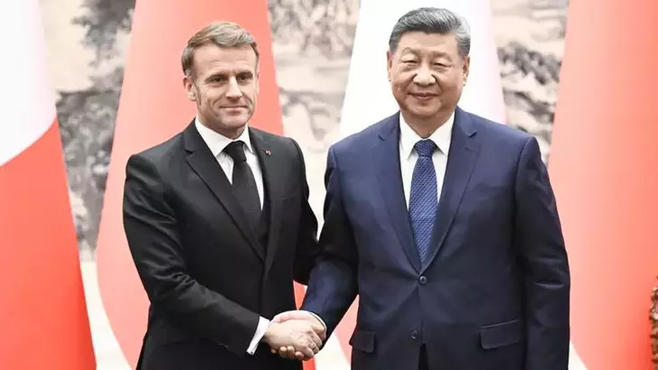 Macron, Pekin'de Xi ile bir araya gelerek Çin'i Ukrayna'da ateşkes için baskı yapmaya çağırdı