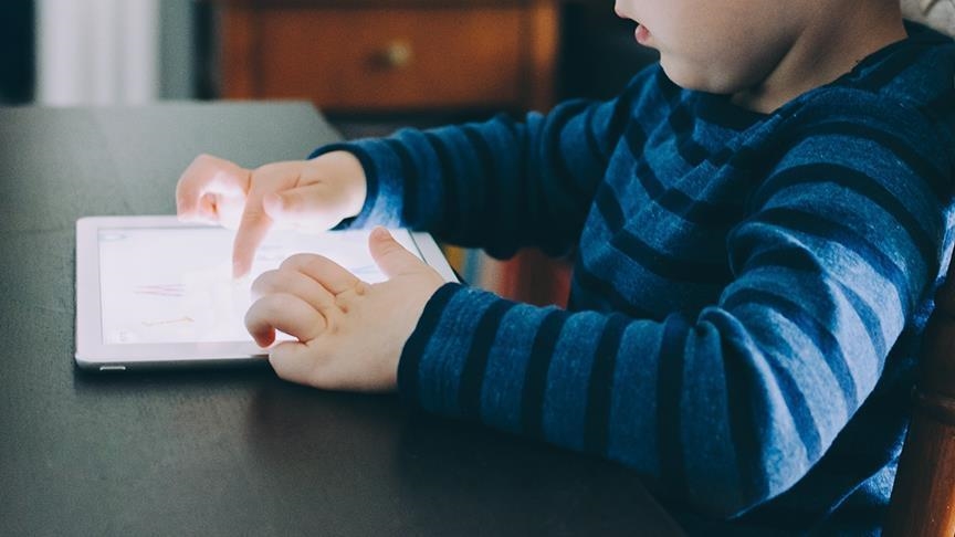 Çocuklara yönelik zararlı sosyal medya içerikleri mahkeme kararı olmadan kaldırılabilecek