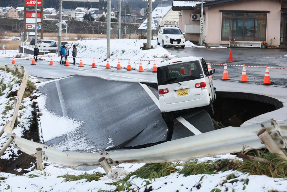 Japonya, ülkenin kuzeydoğusunda meydana gelen 6,7 büyüklüğündeki depremin ardından tsunami uyarısı yayınladı.