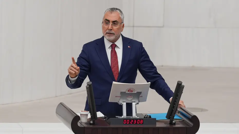 Bakan Işıkhan'dan asgari ücret açıklaması: Çalışanımızı enflasyona ezdirmeyeceğiz