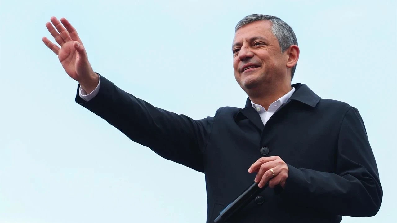 CHP lideri Özgür Özel'den aday ofisinde ilk toplantı: 'İktidar için sandığı bekliyoruz'