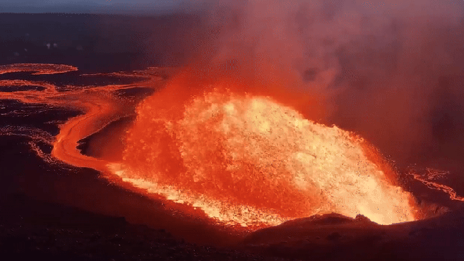 Kilauea yeniden uyandı. Lavlar 425 metre yüksekliğe ulaştı