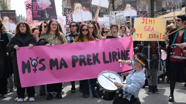 Dijital Haklar İncelemesi: Çevrim İçi Saldırganlık, Komplo Teorileri ve Mevsimsel Dolandırıcılıklar Artıyor