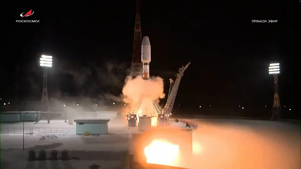 Rusya, üç İran uydusunu yörüngeye taşıdı