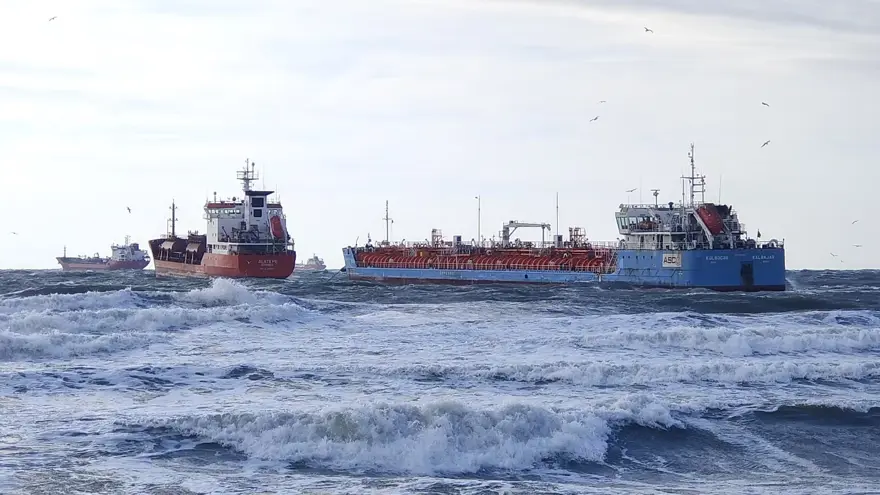 Bakırköy açıklarında iki tankerden acil durum çağrısı yapıldı; ekipler sevk edildi