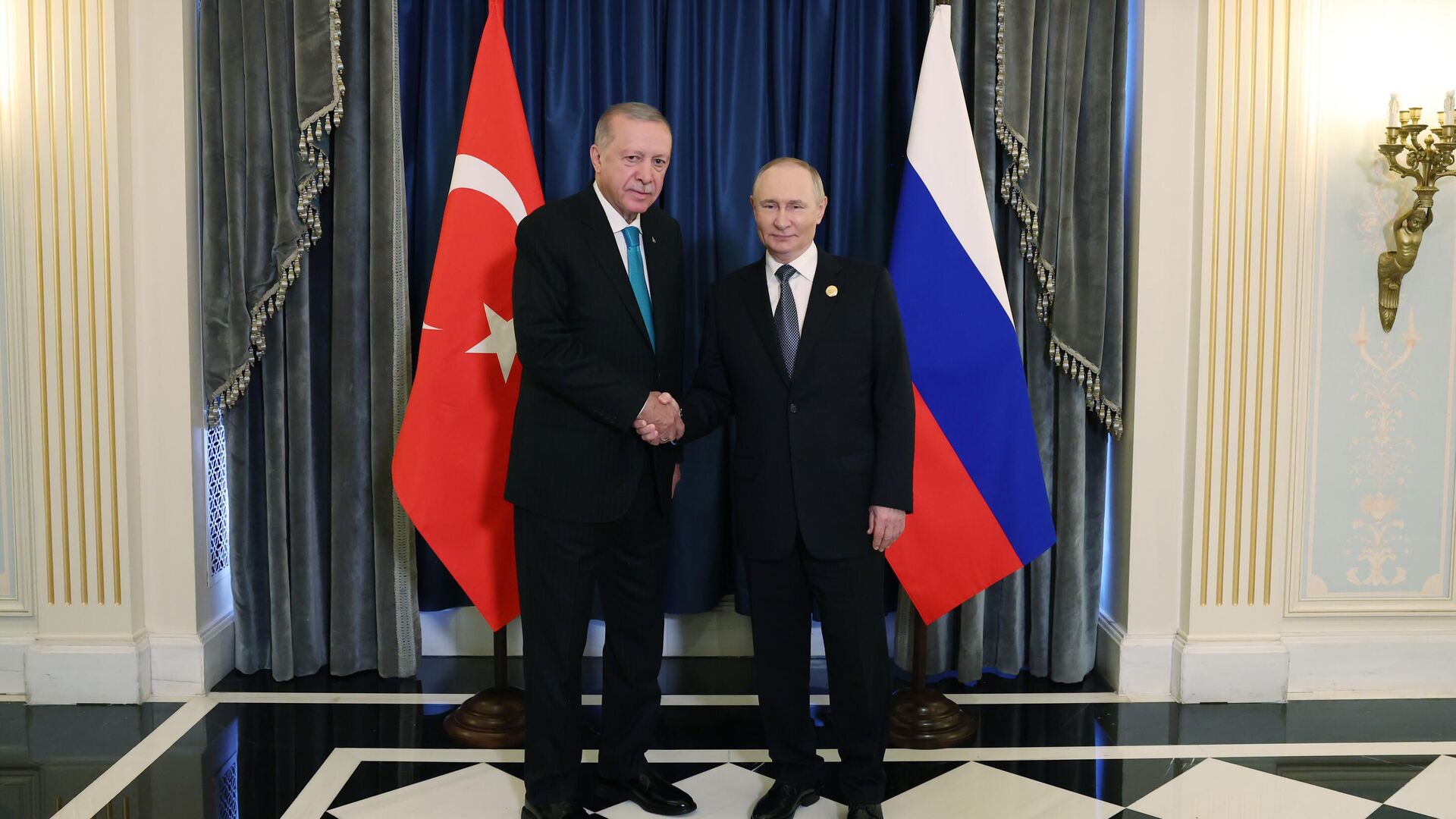 Rus-Türk ilişkileri diplomatik çözüm çabalarıyla şekillendi