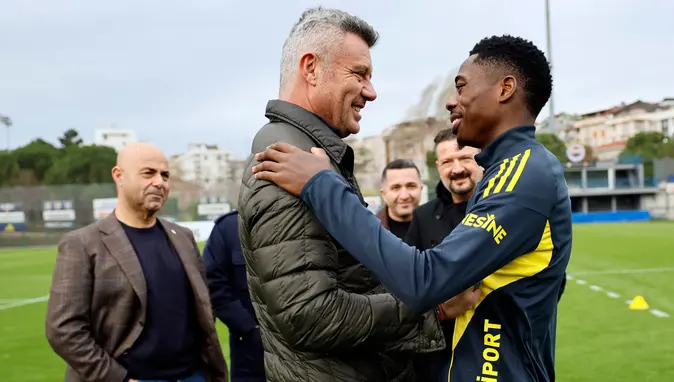 Fenerbahçe'de yeni transfer Anthony Musaba ilk antrenmanına çıktı.