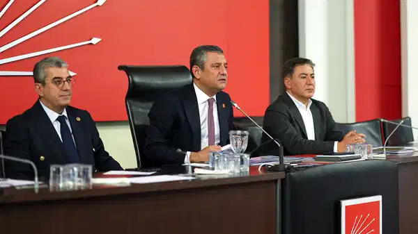 CHP MYK, yeni yılın ilk toplantısını Genel Başkan Özgür Özel başkanlığında yaptı.