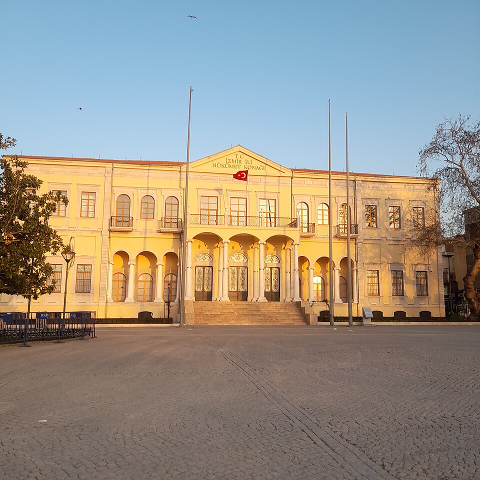 'Öğrencileri dersten çıkarıp evinde temizlik yaptırdı' iddiası