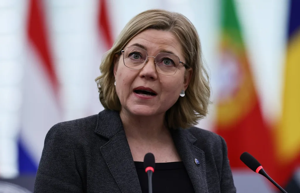 AB ülkeleri, Brüksel'in Çin teknoloji şirketlerini piyasadan çıkarmayı hedefleyen yasa taslağı hazırlamasından endişe duyuyor.