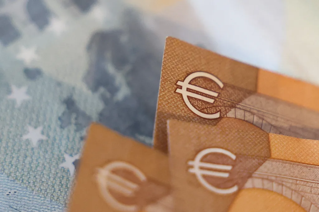 Avrupa, ABD dolarının yerini almaya gücünün yetip yetmeyeceğini sorguluyor