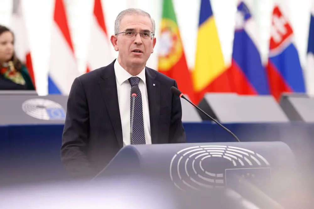 İtalyan Delege Falcone'den kötü hava koşulları ve AP Açıklaması