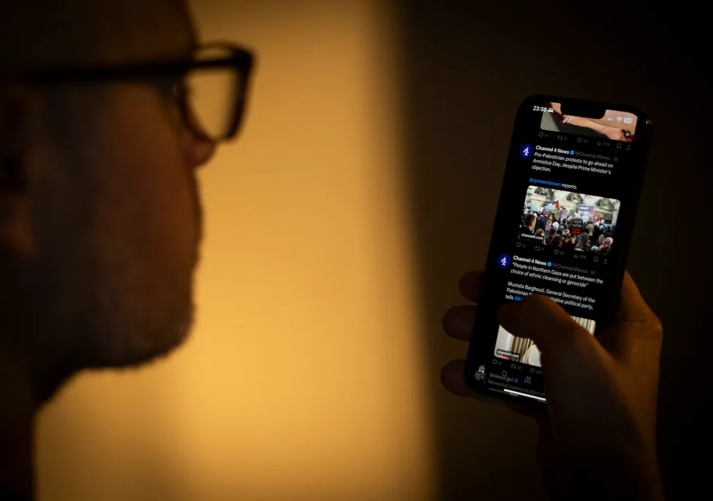 AB, sonsuz kaydırma özelliğini kaldırmak için harekete geçti.