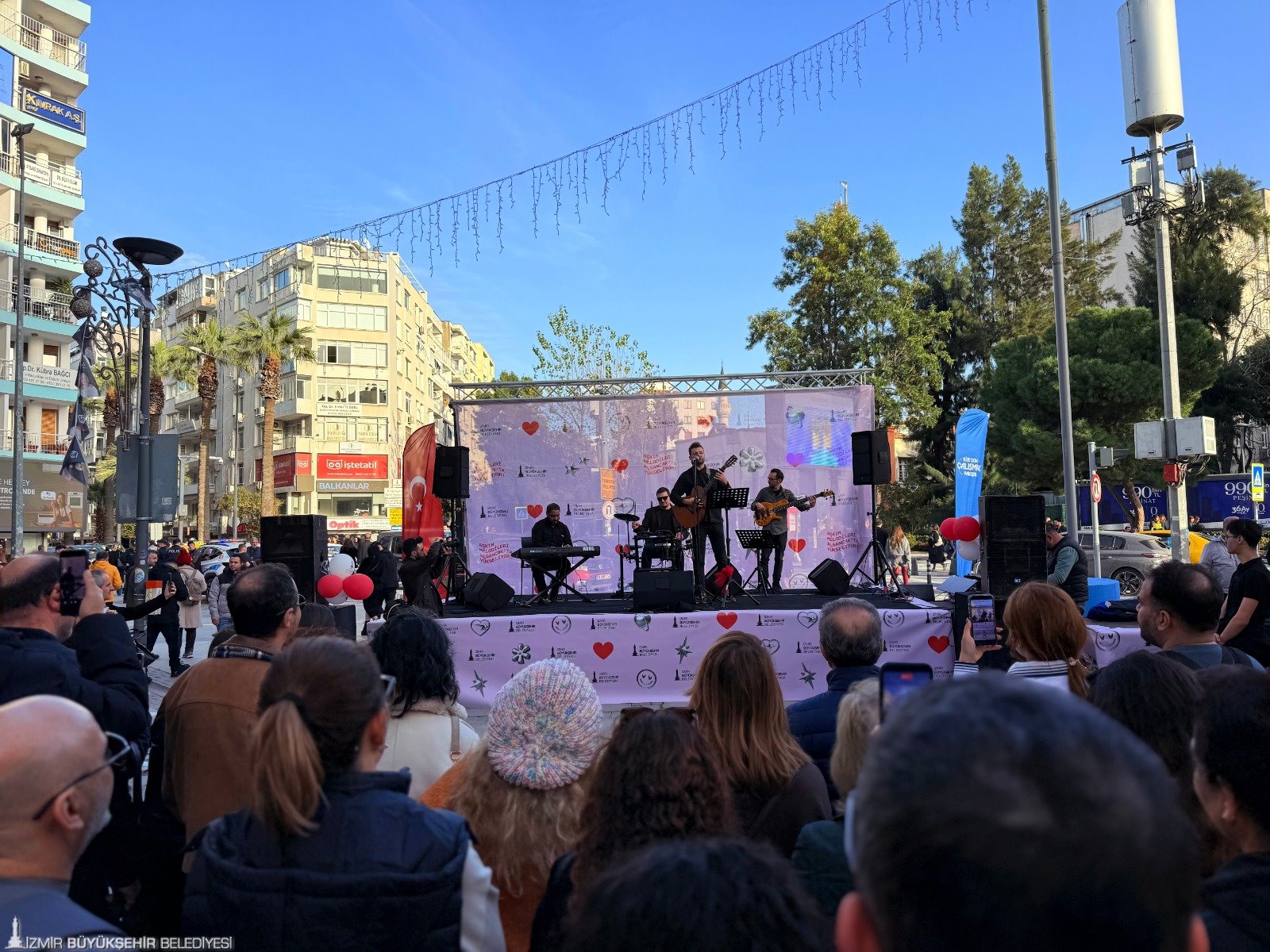 Aşkın melodileri Alsancak’ta yükseldi