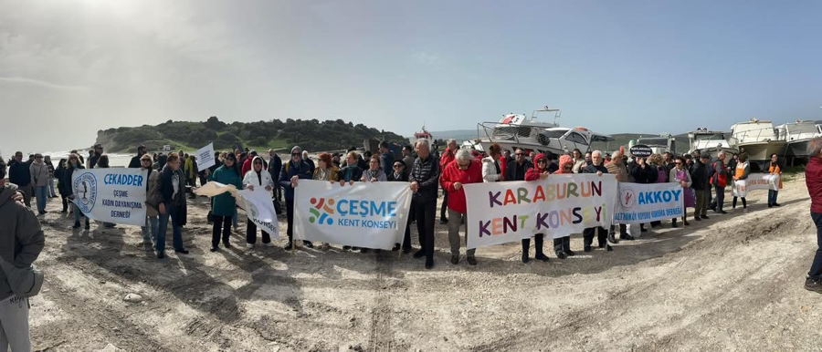 Urla Demircili (Ada) Koyu’nda “Gökbey” olarak bilinen hurda geminin yarattığı tahribat devam ediyor.