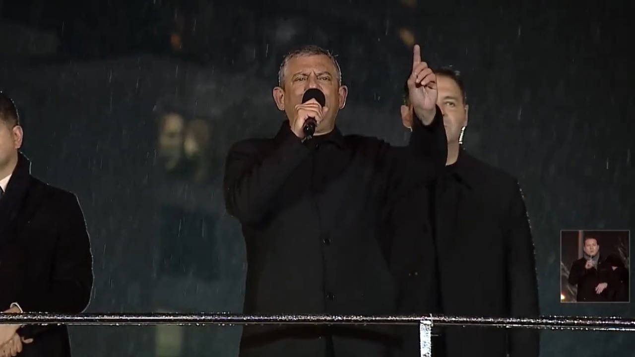 CHP'nin son ilçe mitingi Ataşehir'de... Özgür Özel'den sert 'İmamoğlu' uyarısı!