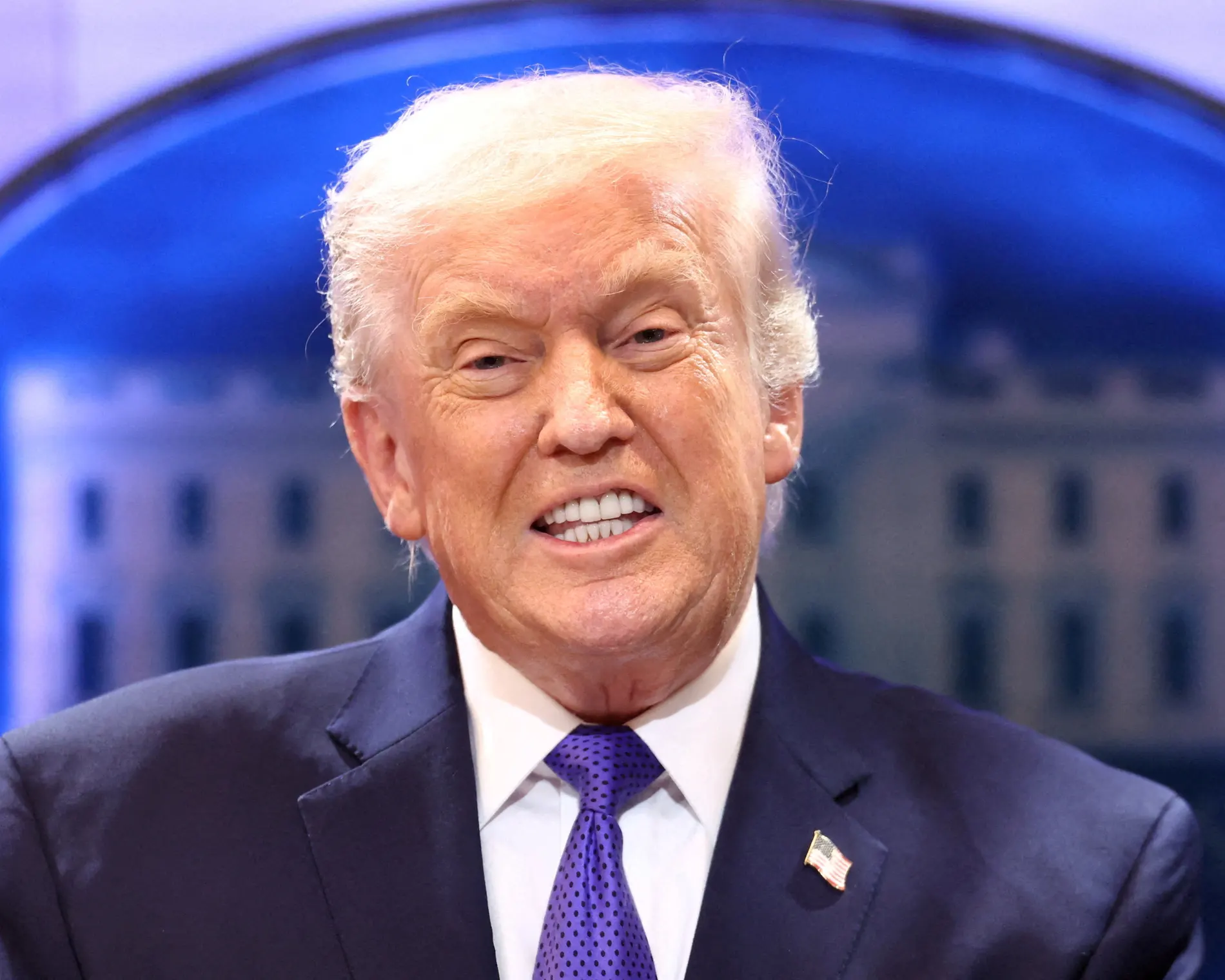 Trump, Birleşik Krallık ve AB ticaret anlaşmalarında netlik ararken “rahatsız edici” tarifelerle tehdit etmeye devam ediyor