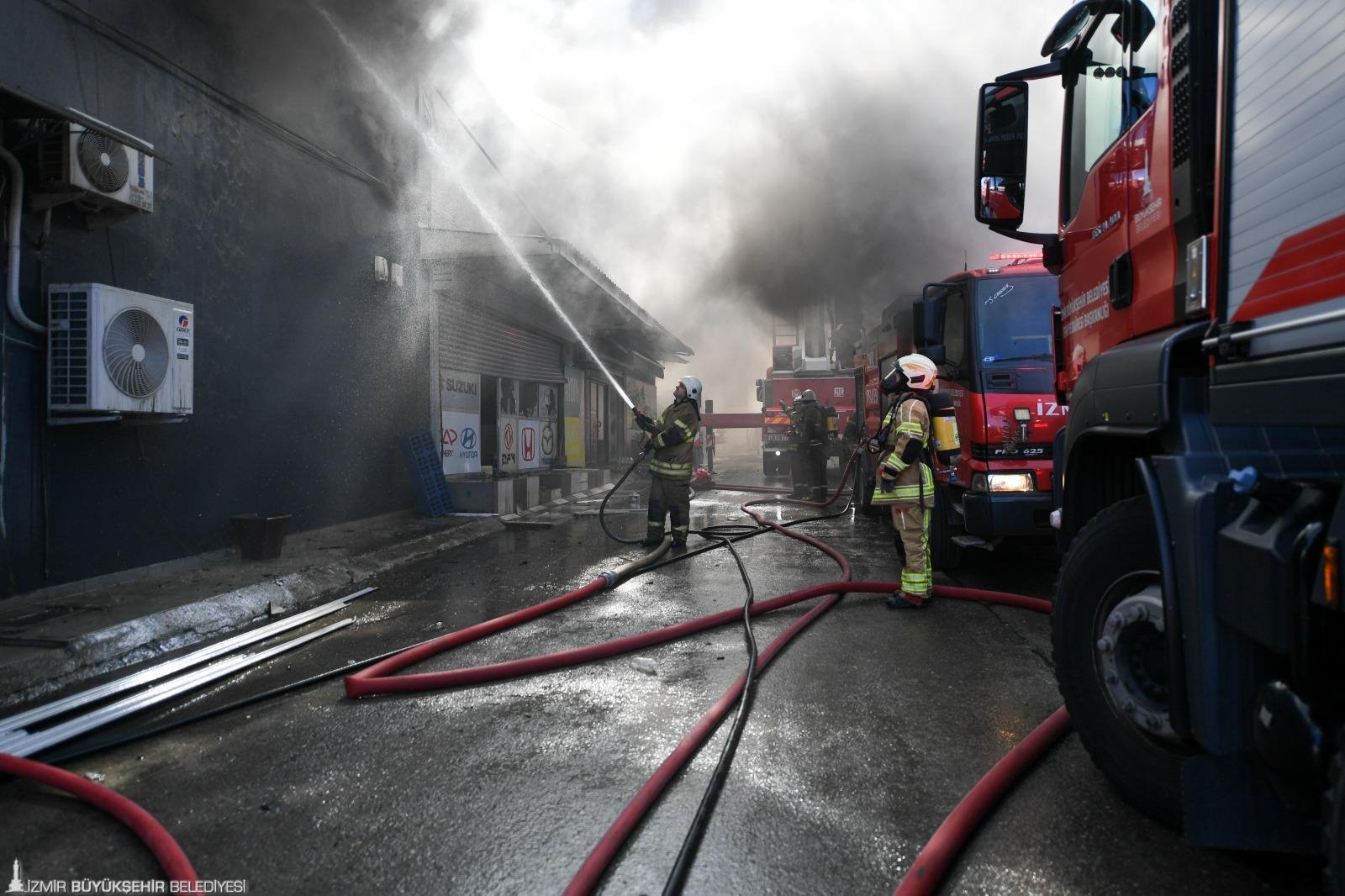 Buca’daki işyeri yangını kontrol altına alındı