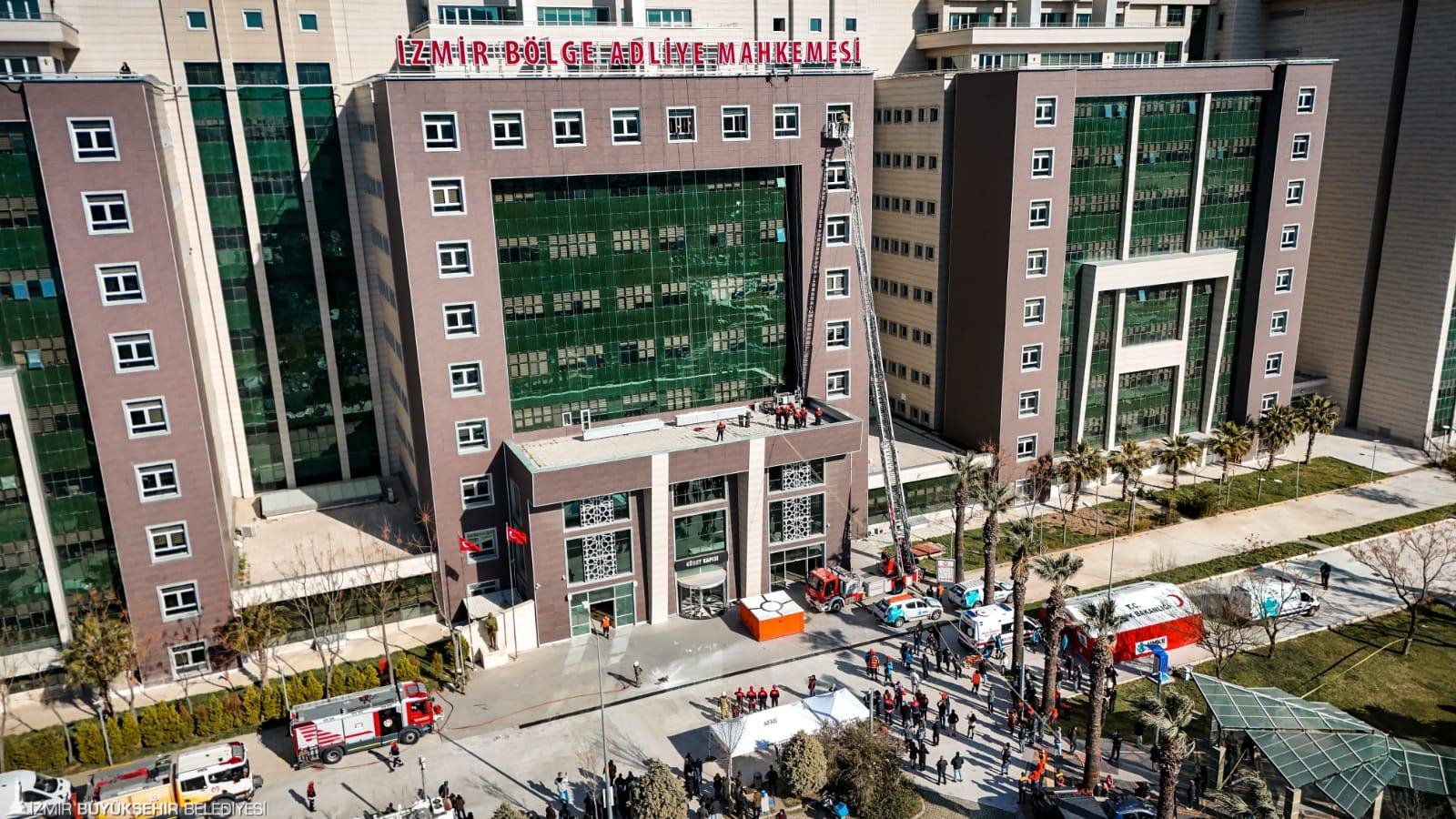 İzmir Adliyesi’nde nefes kesen bomba tatbikatı