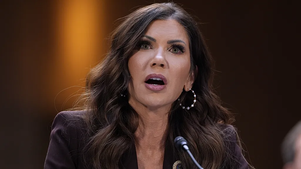 Trump, İç Güvenlik Bakanı Kristi Noem'in görevine son verdi