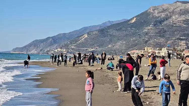 Samandağ sahilinde hafta sonu yoğunluğu